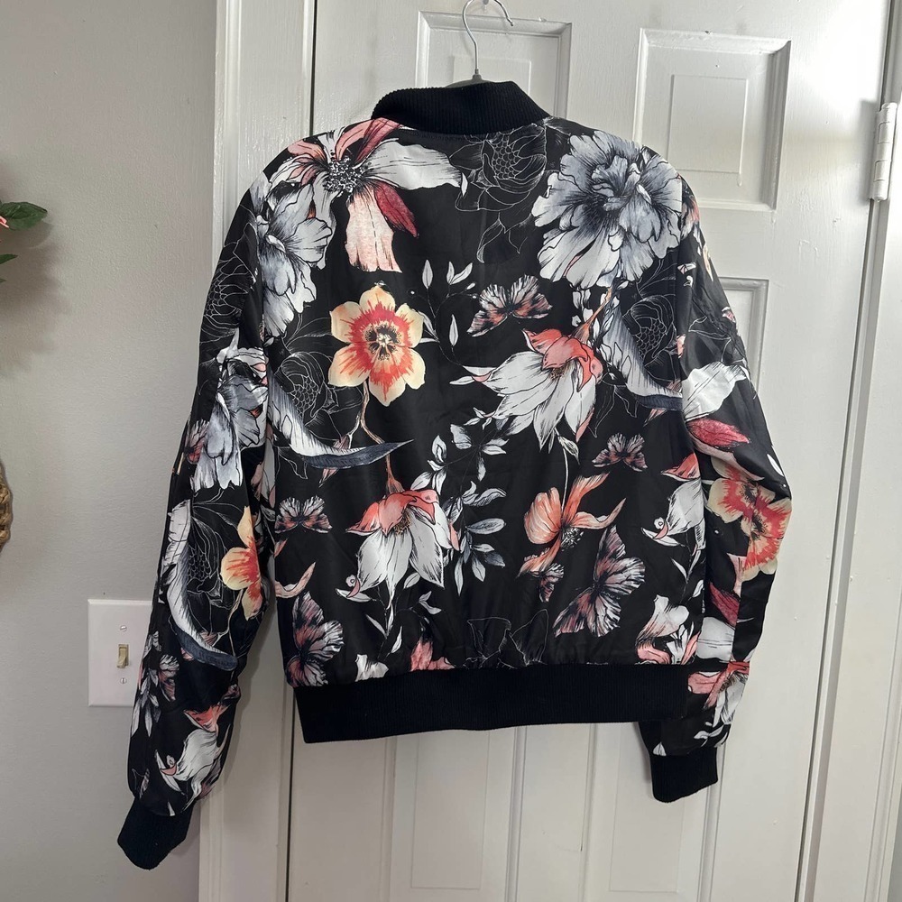 WHITE Mark winter collection jacket - Picture 3 of 3